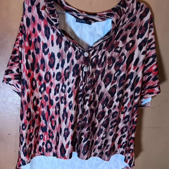 loveu. dear Tops - LOVEU. DEAR Womens High Low Top Reddish Jaguar Print Size 2XL